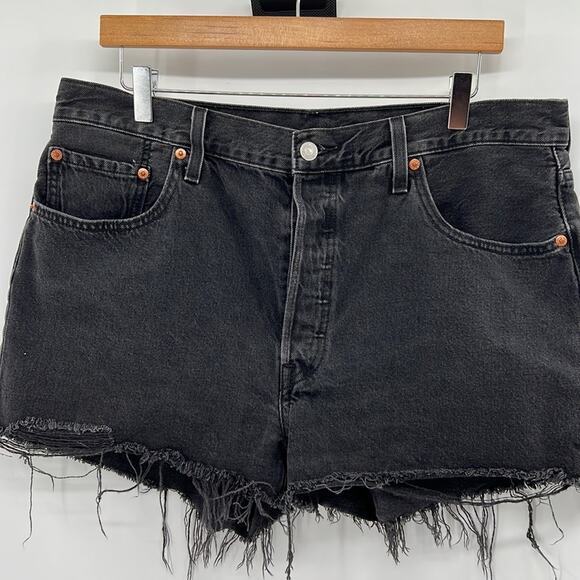 Levi's 501 Cut off Button Fly Shorts - Black - 34 - Picture 3 of 9